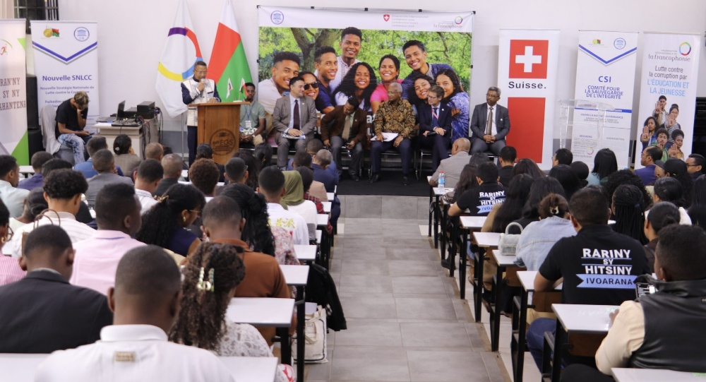 L’OIF soutient le Forum des jeunes pour l’intégrité à ... Image 1
